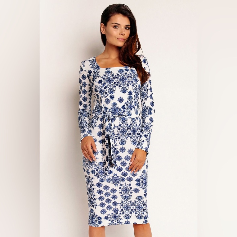 Chic Medium Long Sleeve Blue and White Dress
